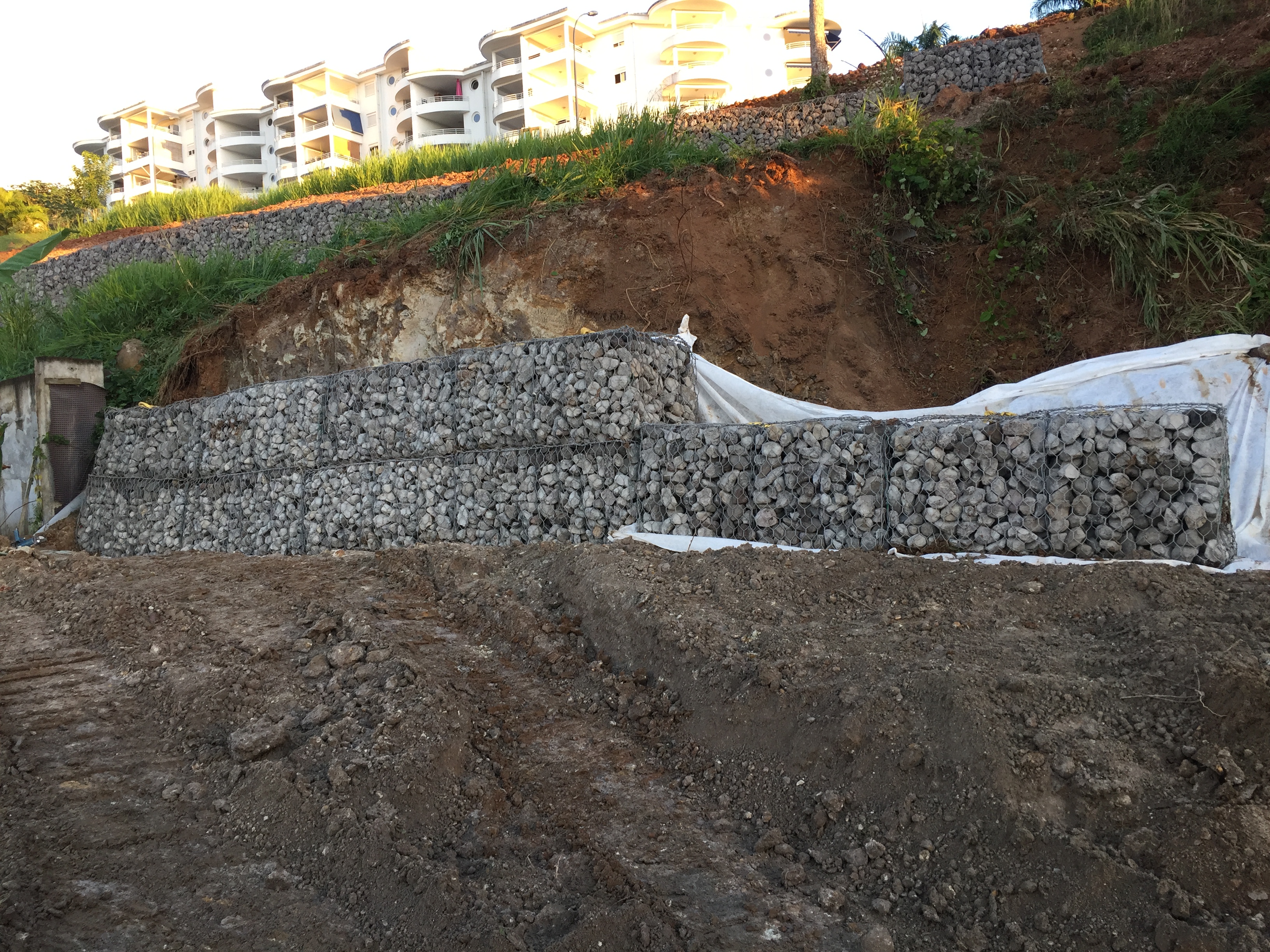 Chantier mur gabion Martinique — Groupe KESY KTP